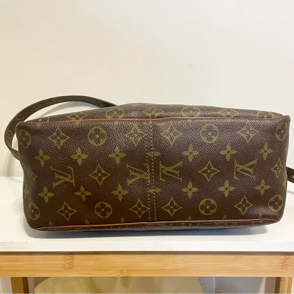 Louis Vuitton Vintage Monogram Messenger Bag - Picture 5 of 10
